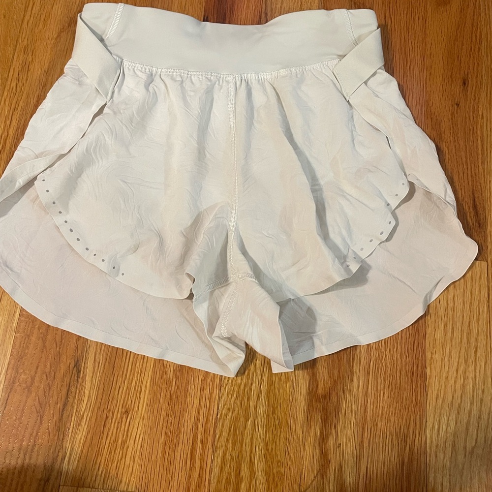Lululemon Athletica White Athletic Shorts Elastic Waist | fast and free shorts